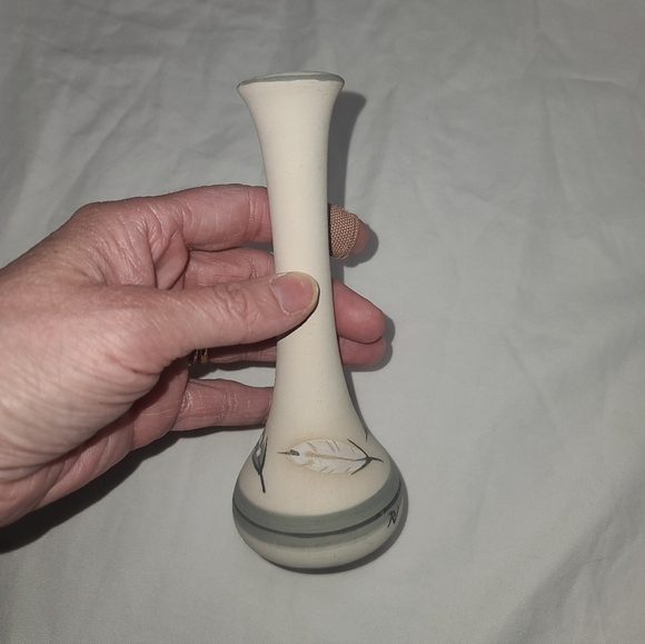 Southwestern Cream Vase with Leaf Design, Navajo Pottery - Picture 7 of 9